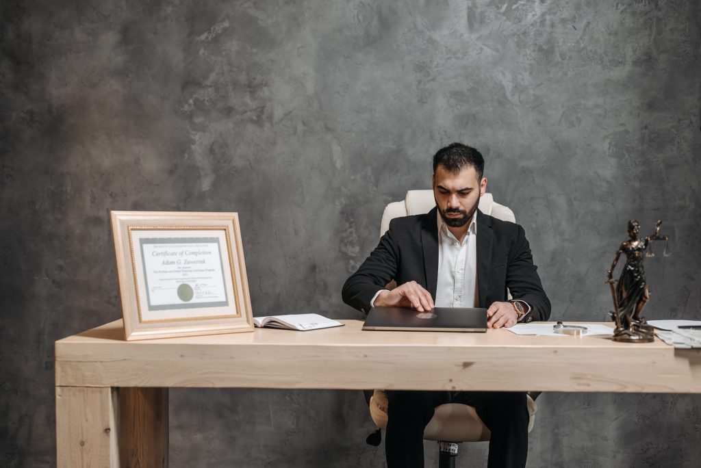 A little over 2 years ago I asked you guys regarding starting my own firm, and last night we signed our first 1-year 6-figure contract which will take us to 1M ARR next month even after losing clients to an accident and COVID. Thanks for the help, and feel free to AMA about backlinks.